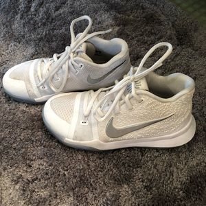 Kyrie 3 white Chrome